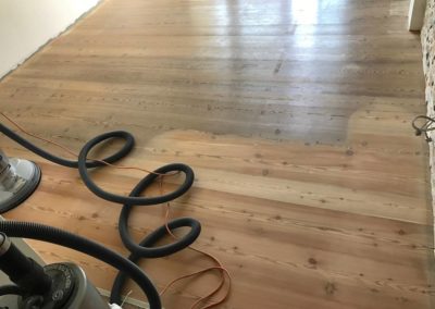 Sanding and oiling parquet floors