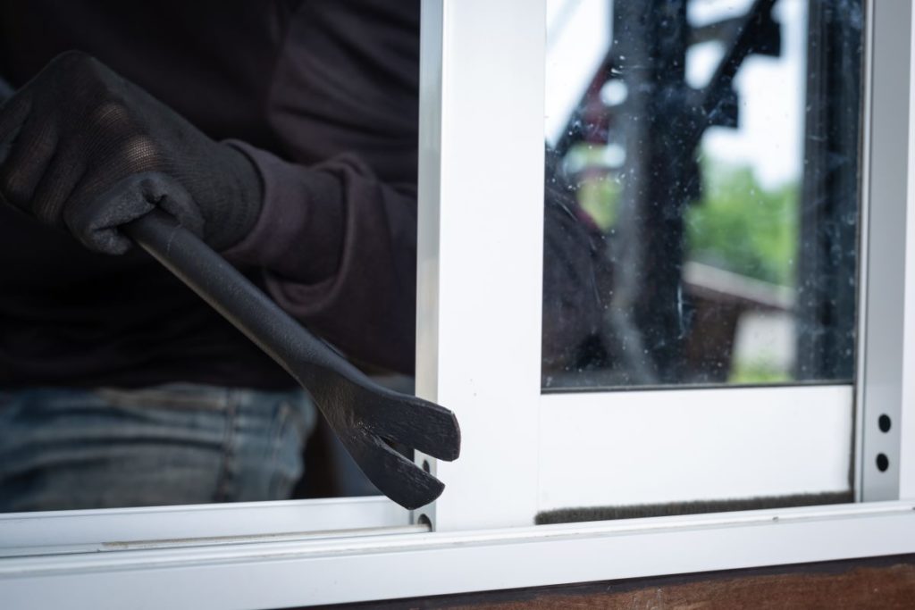 Einbruchschutz für das Eigenheim: Mit diesen Tipps halen Sie die meisten Einbrecher fern. 